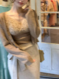 Beautiful Wife Dress Up On The Top Of The New Knitted Cardigan Autumn And Winter Lace Inside The Top Woman